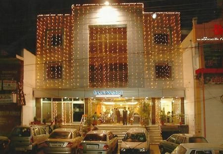 Moti Mahal Hotel And Restaurant Дехрадун Экстерьер фото
