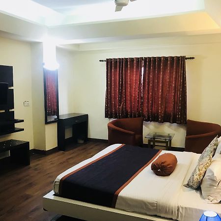 Moti Mahal Hotel And Restaurant Дехрадун Экстерьер фото